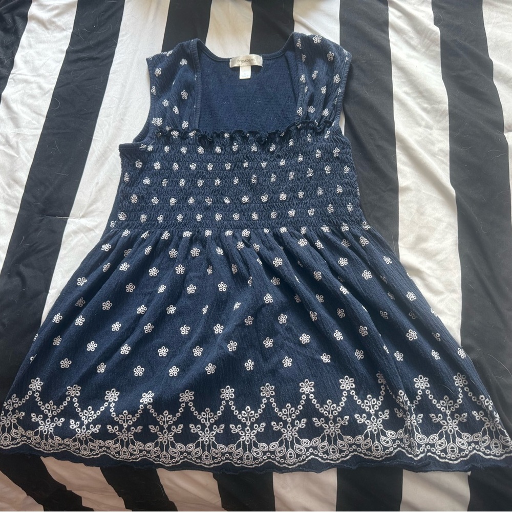 Medium Vintage Black Woman Top Navy Blue and White Dress Barn  Embroidered Top